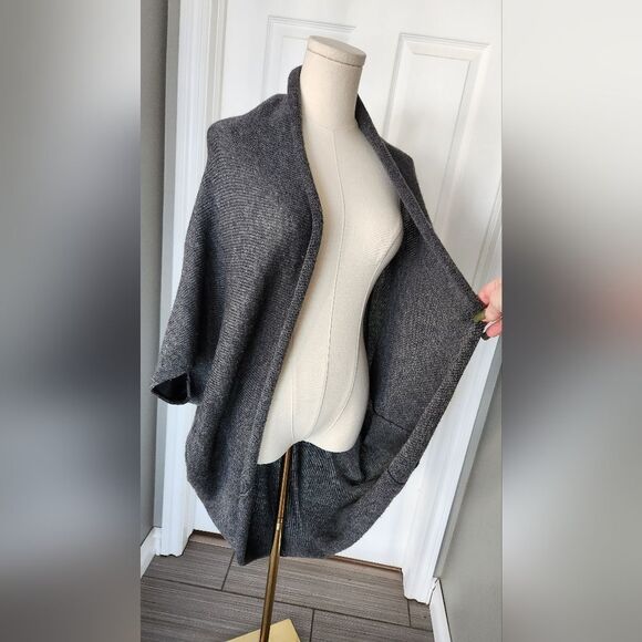 Zara grey knit Shawl Batwing shrug sweater - Size Medium - Picture 10 of 10